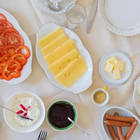 Palac Mysliwski Orle Solutions Bed and breakfast