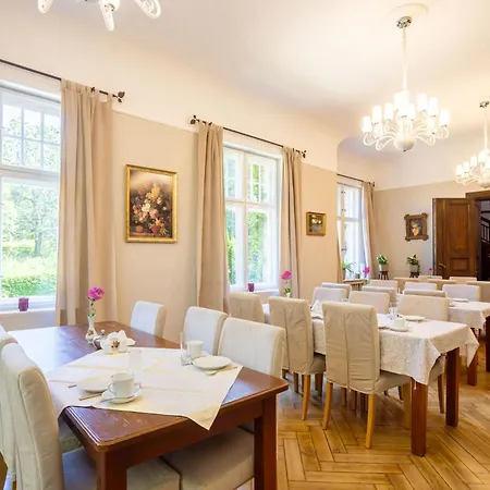 Palac Mysliwski Orle Solutions Bed & Breakfast Miroslawiec