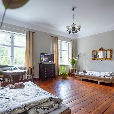 Palac Mysliwski Orle Solutions Bed & Breakfast 3*