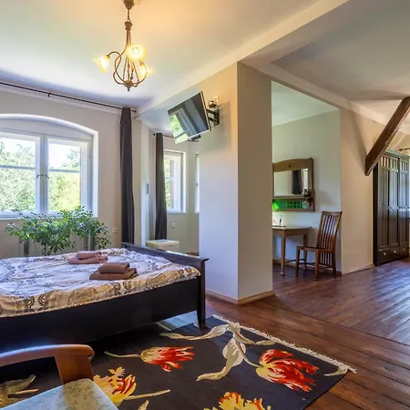 Palac Mysliwski Orle Solutions Bed & Breakfast 4*