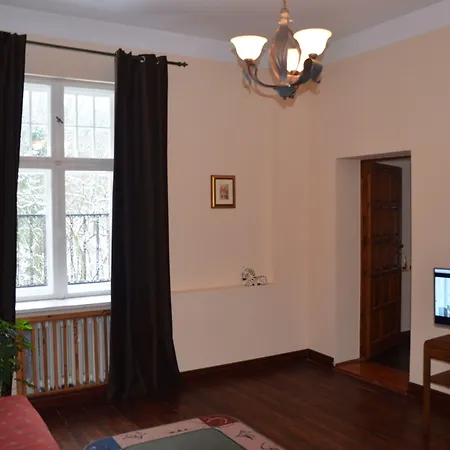 Palac Mysliwski Orle Solutions فندق مبيت وإفطار 4*