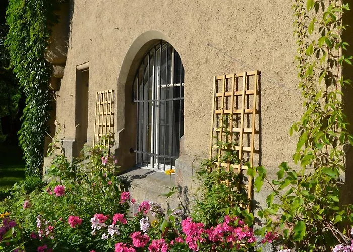 Palac Mysliwski Orle Solutions Bed and breakfast