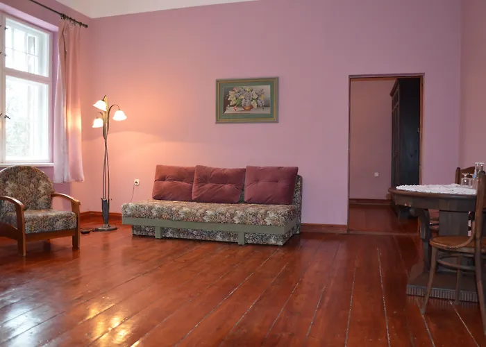 Palac Mysliwski Orle Solutions Bed and breakfast