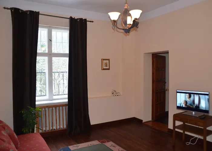 Palac Mysliwski Orle Solutions Bed & Breakfast 4*