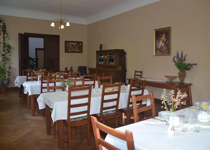 Palac Mysliwski Orle Solutions Bed and breakfast